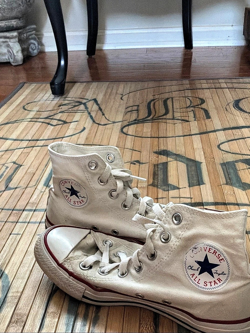 Converse Chuck Taylor All Star High Top Sneakers Cream & Red US 7
